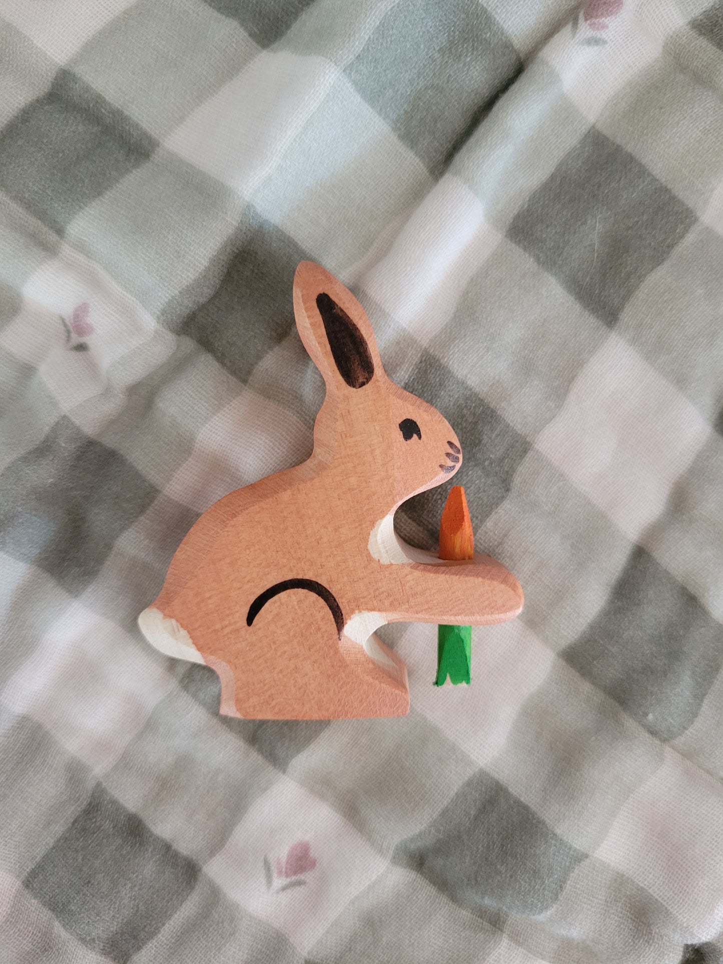 Holztiger Hare with Carrot