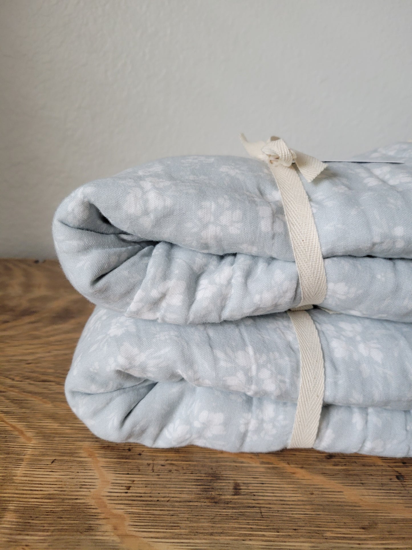 Daphne Icy Blue Floral 6 Layer Gauze Blanket