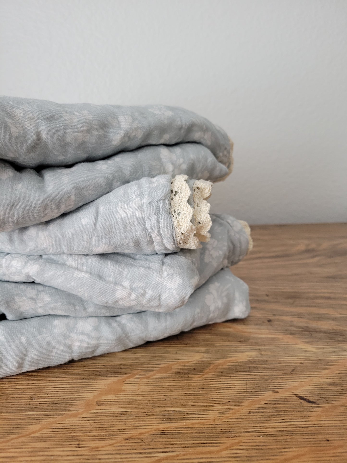 Daphne Icy Blue Floral 6 Layer Gauze Blanket