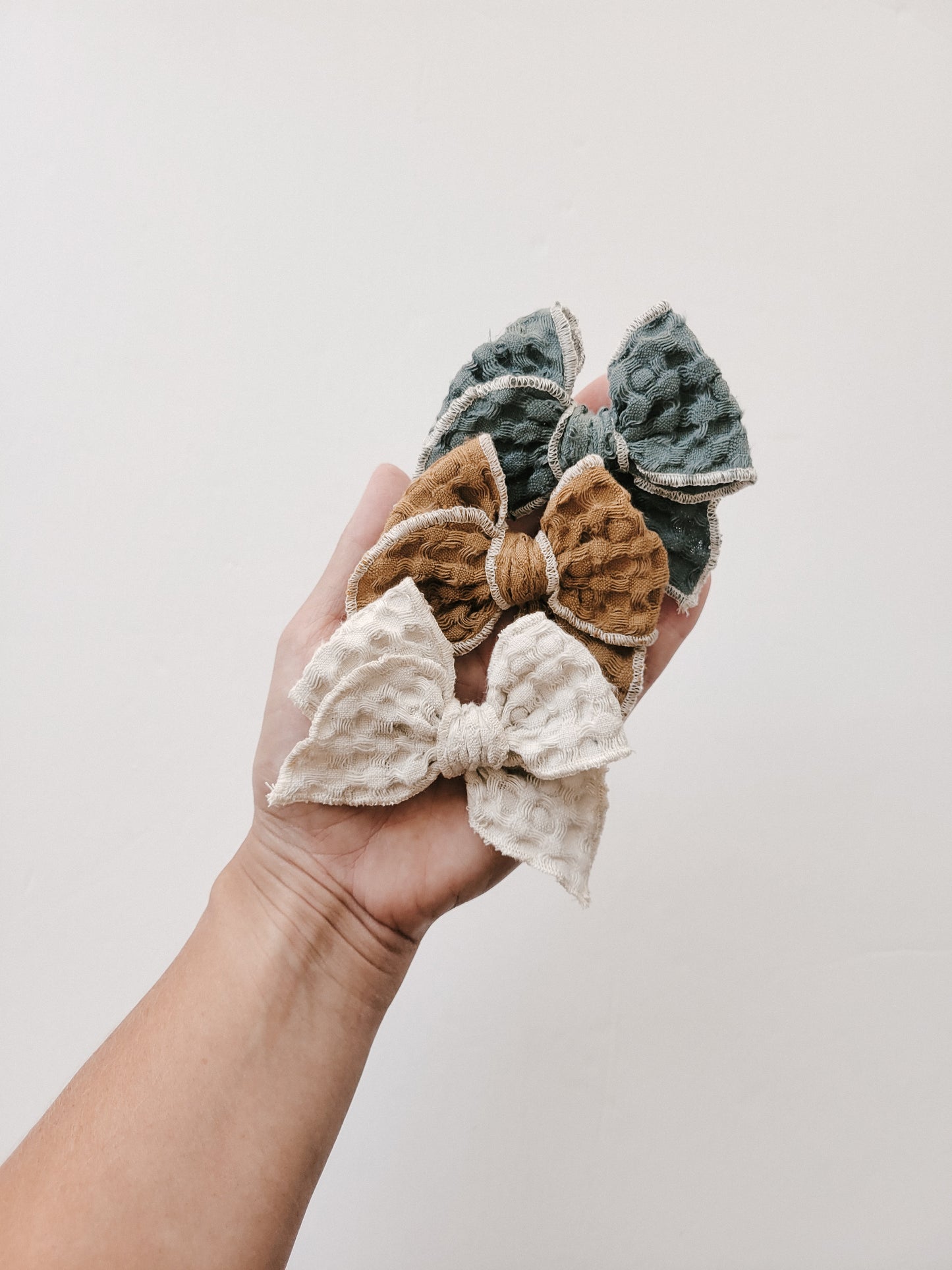 Mini Emery Bow- Cream Waffle