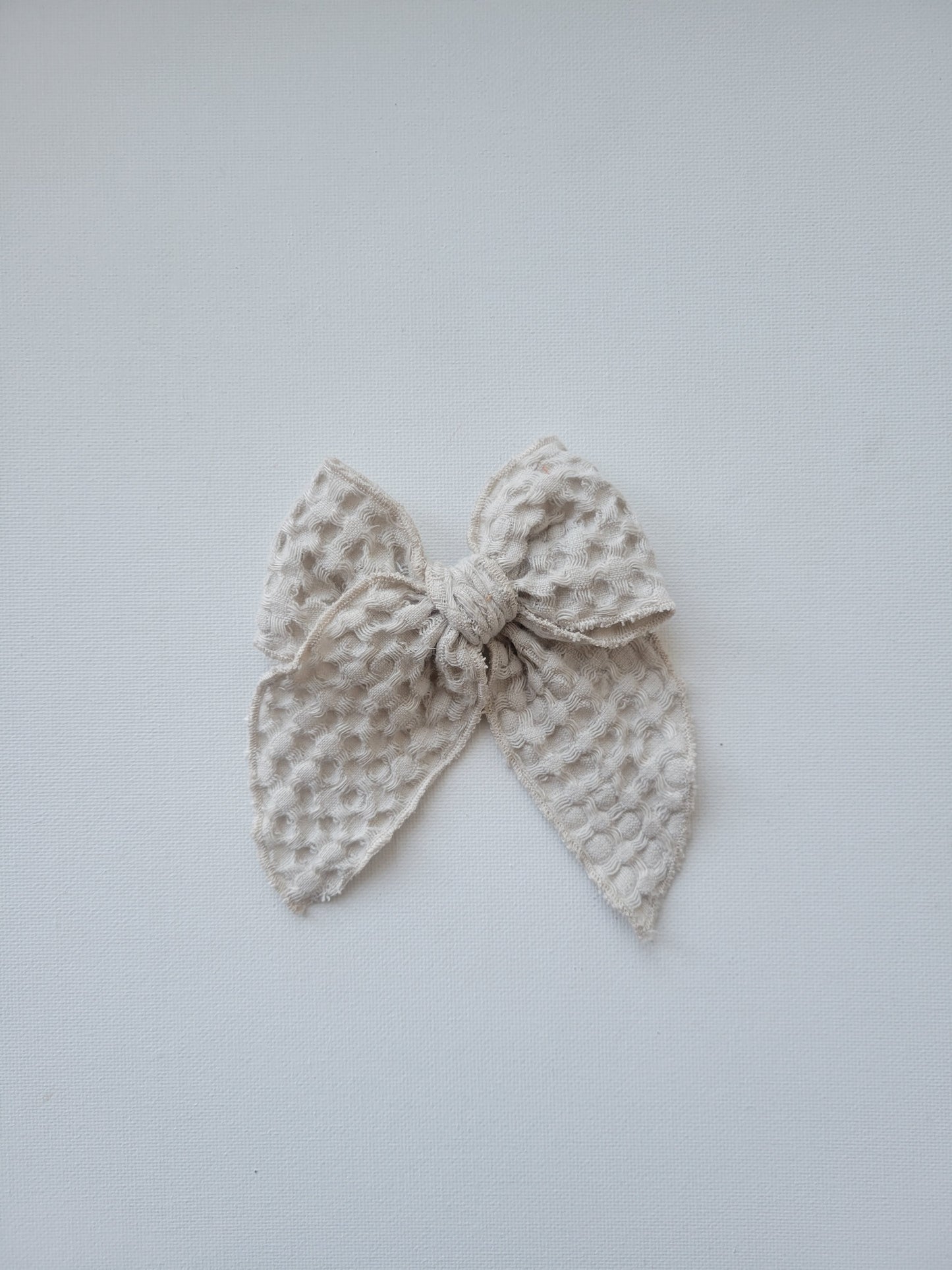 Midi Emery Bow- Cream Waffle