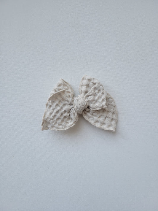 Small Emery Bow- Cream Waffle