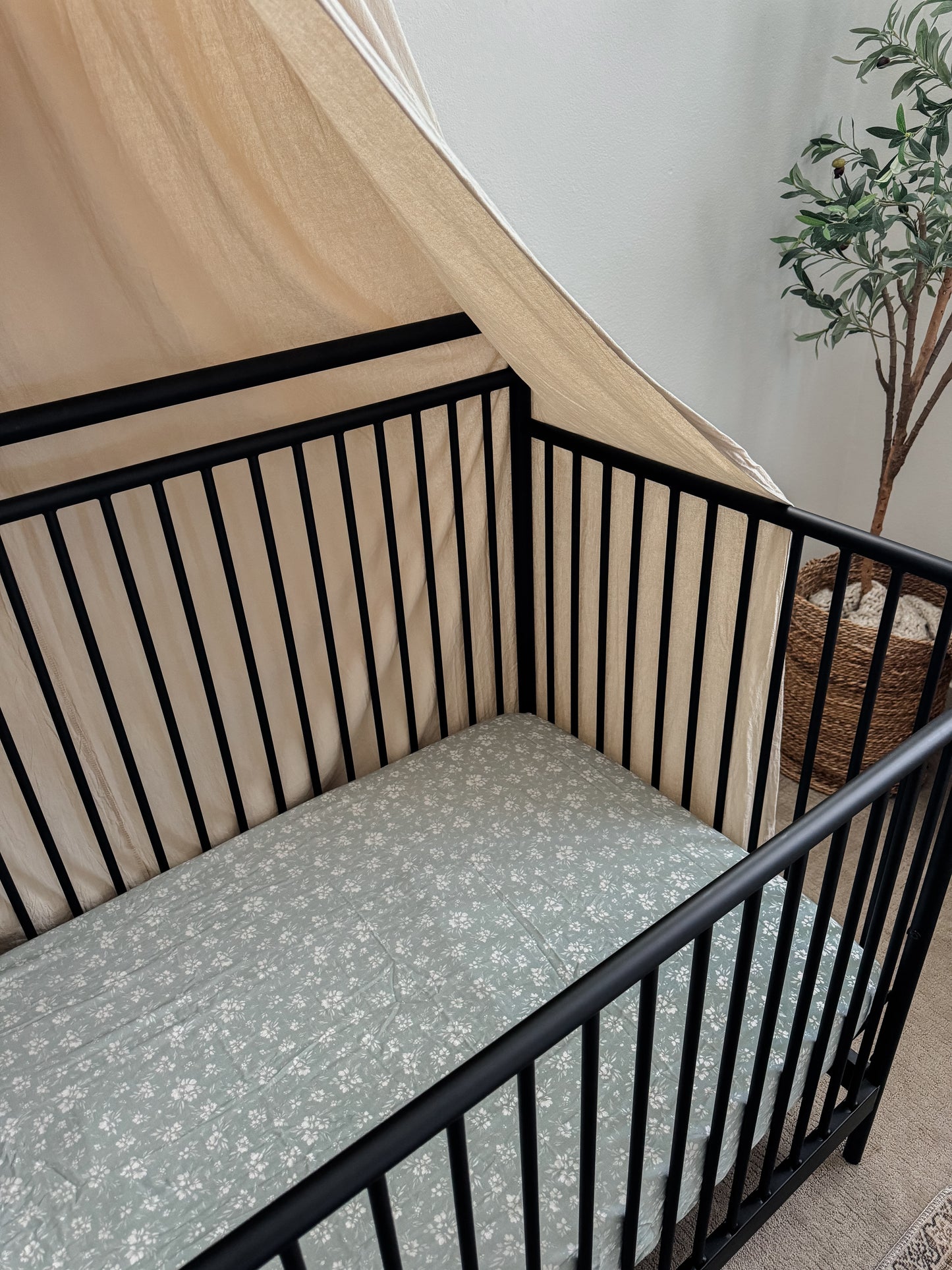 Daphne crib best sale