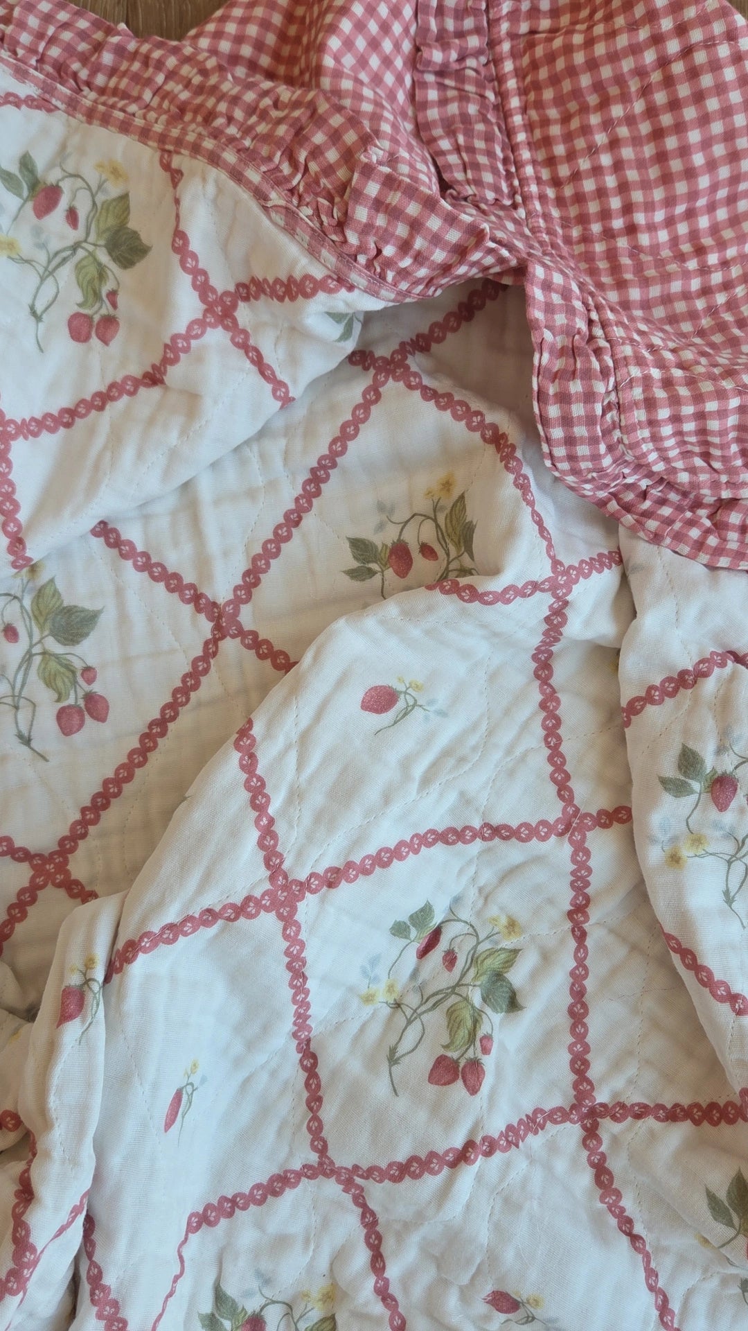 Ruby Strawberry Ruffle Quilt 6 Layer Gauze Blanket