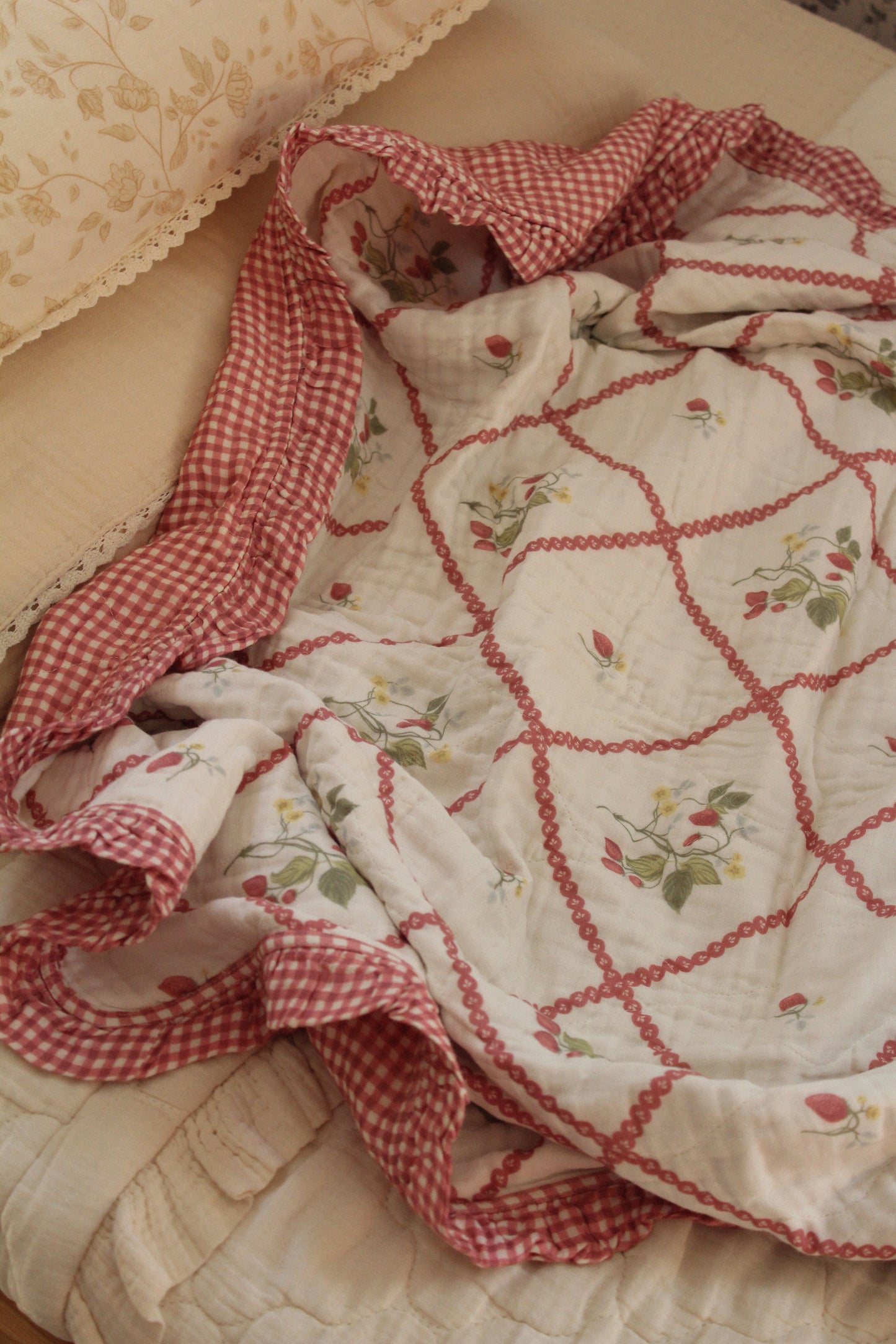 Ruby Strawberry Ruffle Quilt 6 Layer Gauze Blanket