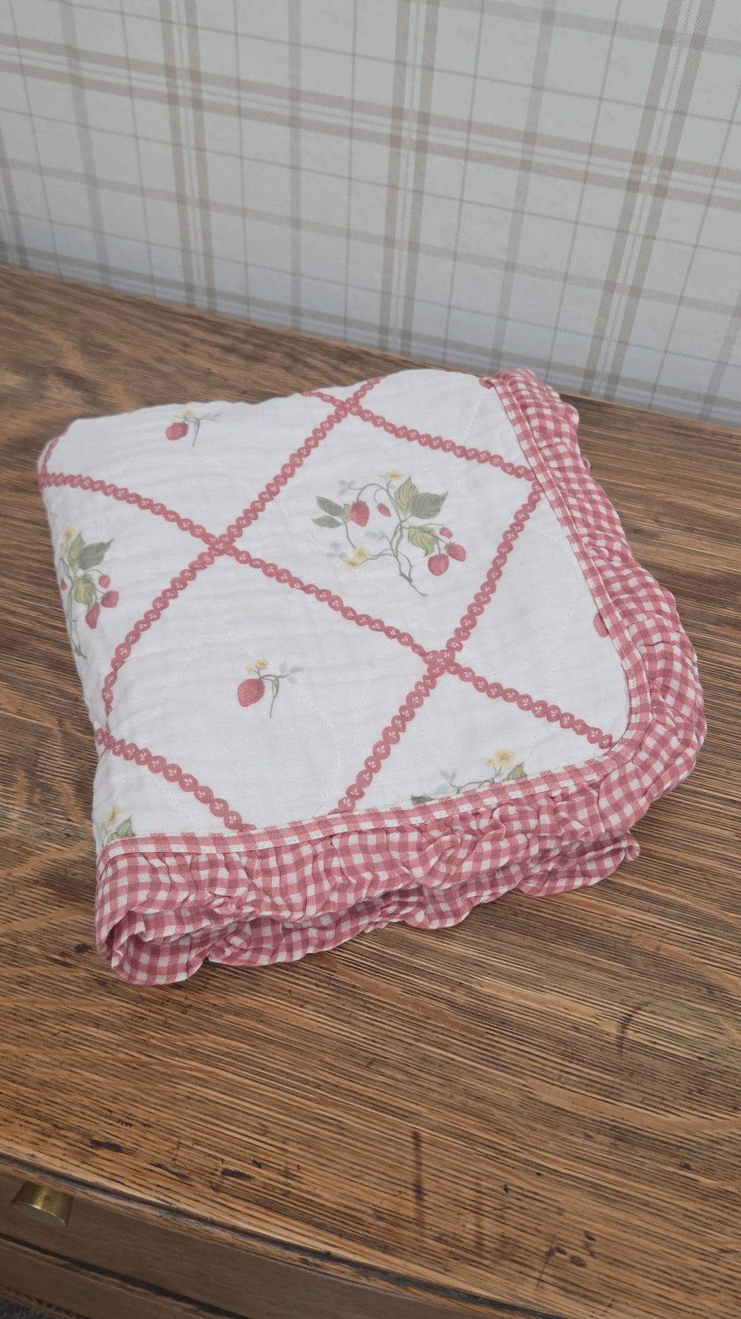 Ruby Strawberry Ruffle Quilt 6 Layer Gauze Blanket