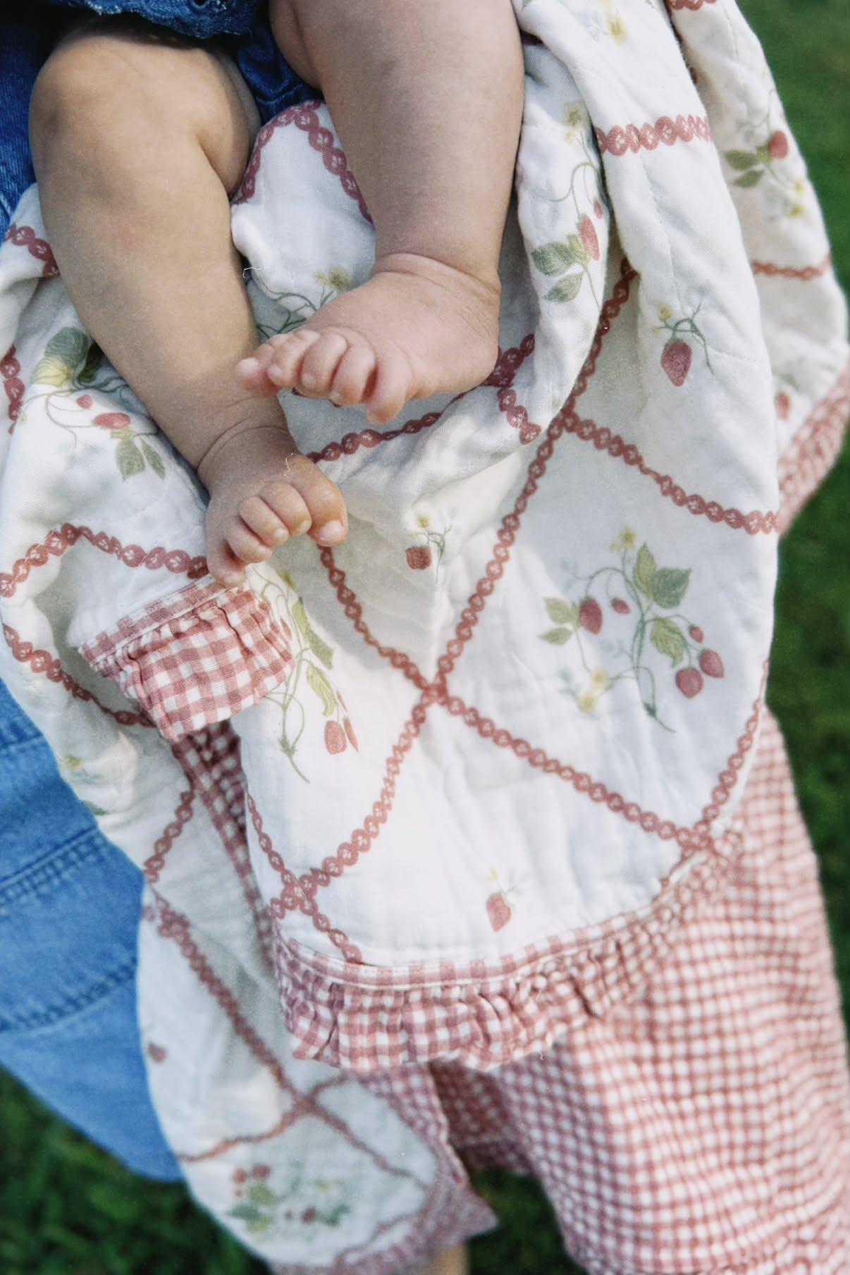 Ruby Strawberry Ruffle Quilt 6 Layer Gauze Blanket